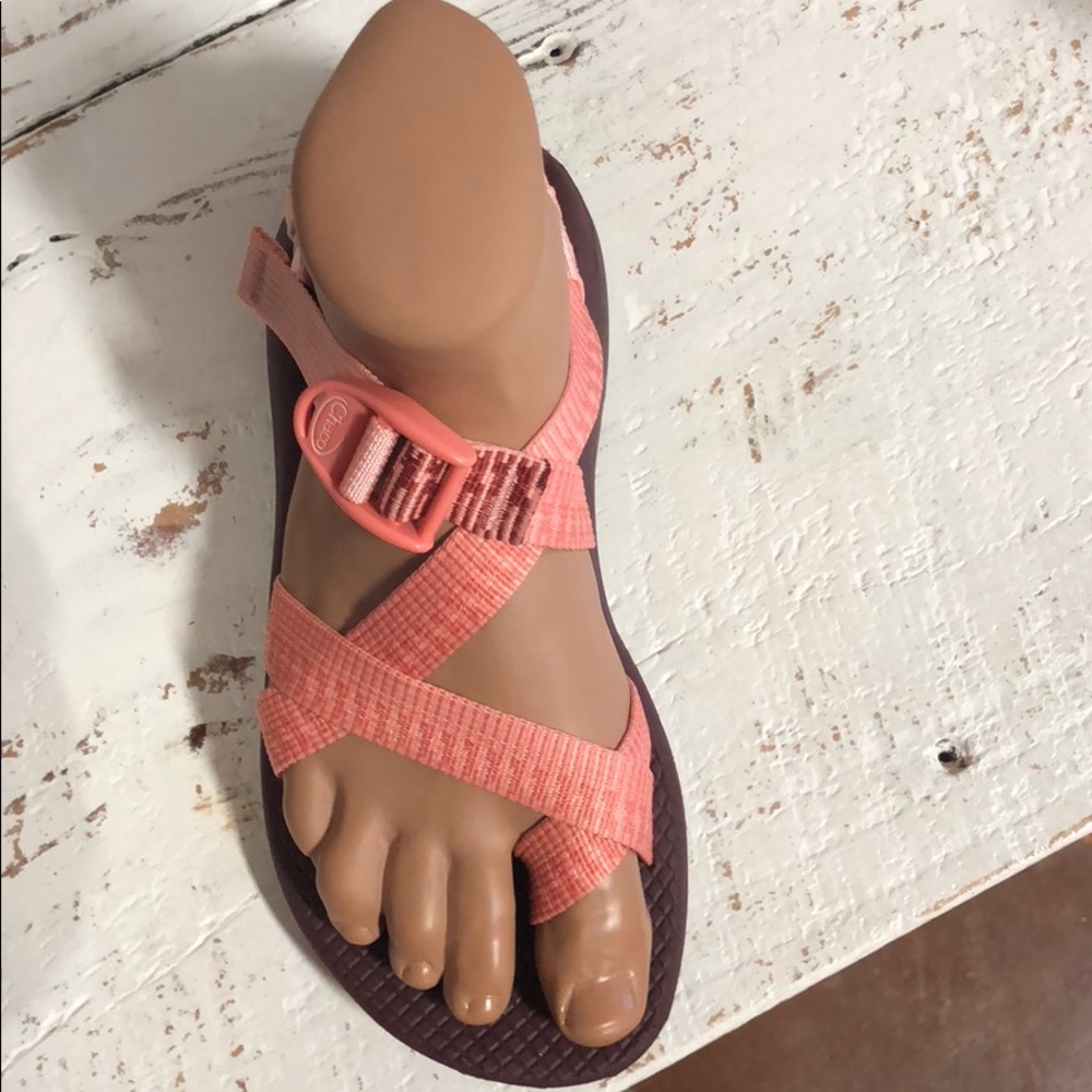 New in box Chaco coral
